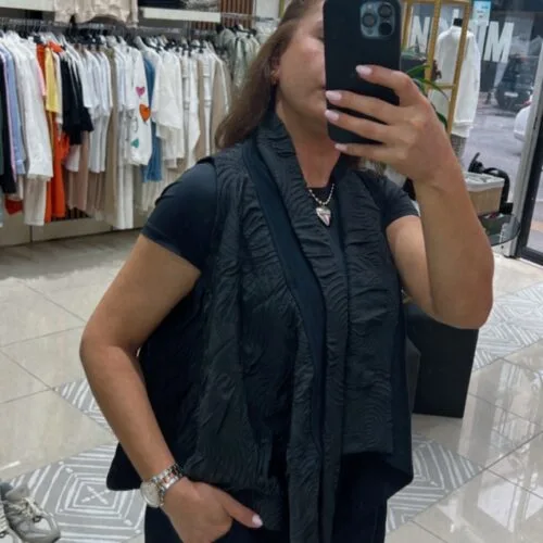 Siyah Dokulu Şık Yelek