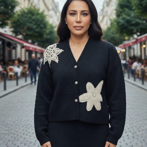 Örgüsü Çiçek Detaylı, İnci Düğmeli Siyah Triko Takım (Hırka & Etek)