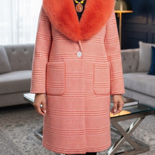 Şeftali Rengi Tüvit Desenli ve Kontrast Turuncu Kürklü Palto Standart Beden