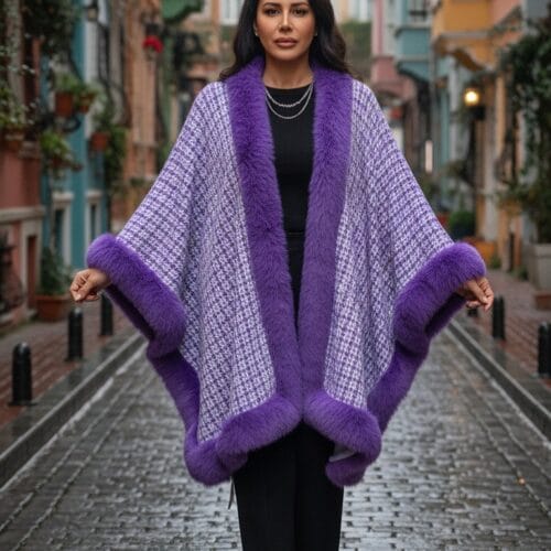 • Lüks ve Renkli: Tüvit Dokulu ve Mor Renkli  Kürk Detaylı Panço